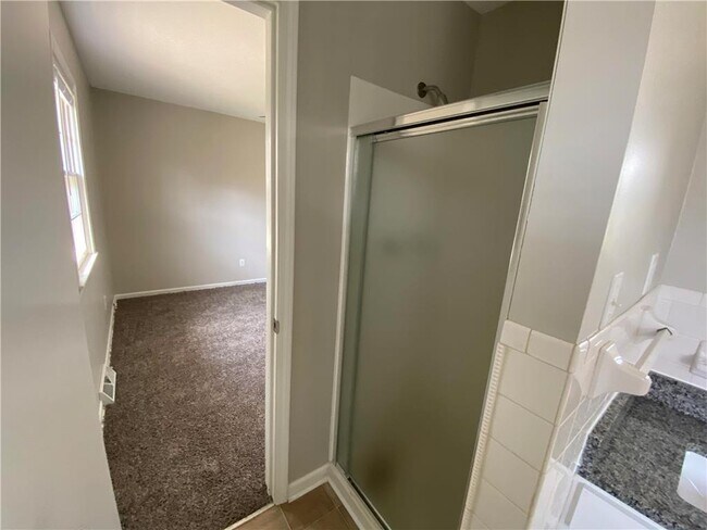 Building Photo - 704 E Culton St