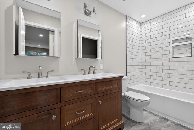 Building Photo - 8022 Beacon Hill Dr