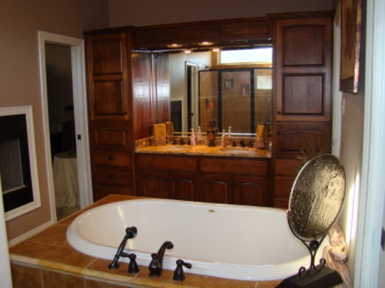 Building Photo - 5309 Cypress Dr