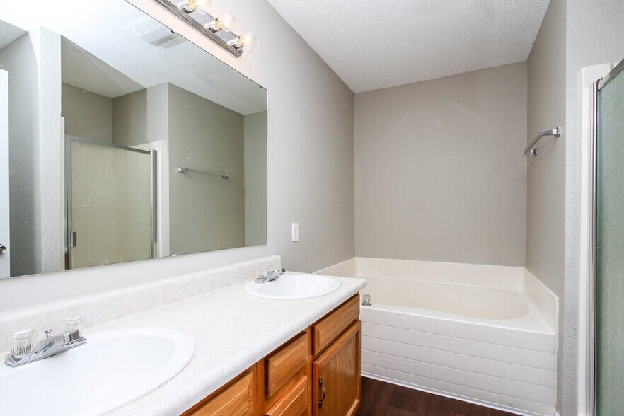 Building Photo - 8020 Lake Tree Cir