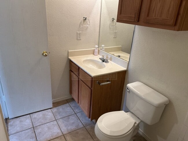 Building Photo - 2318 Wildewood Dr