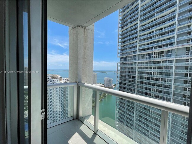 Building Photo - 475 Brickell Ave