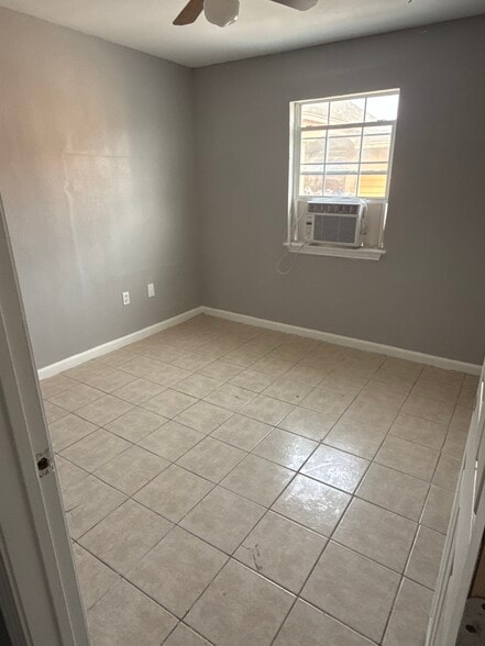 Building Photo - 142 Blevins St