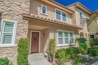 Building Photo - 3 Bedroom Townhome for Rent in Valencia!