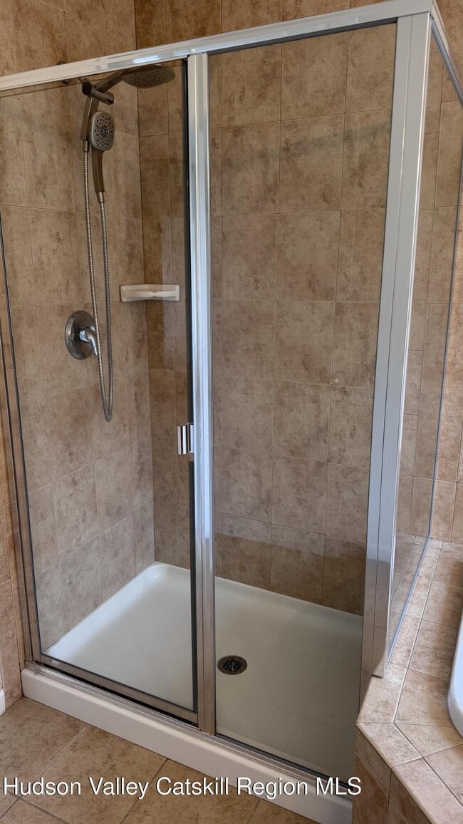 Building Photo - 245 Buttonwood Way