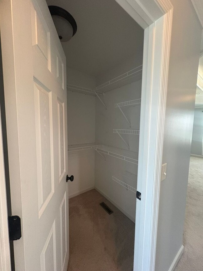 Building Photo - 4 Bedroom 3 Bath House