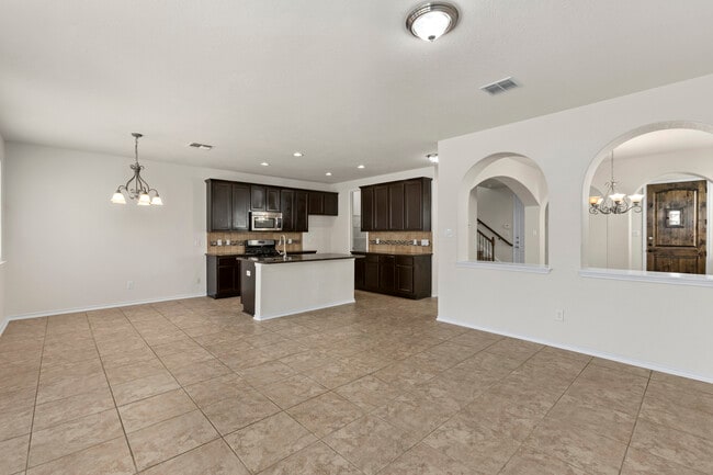 Building Photo - 3918 Woodbridge Way