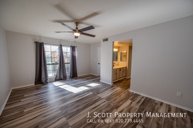 Building Photo - 8344 N 21st Dr