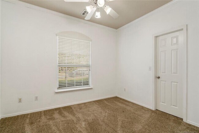 Building Photo - Glenpool Beauty!  3 Bedroom, 2 Bath Home