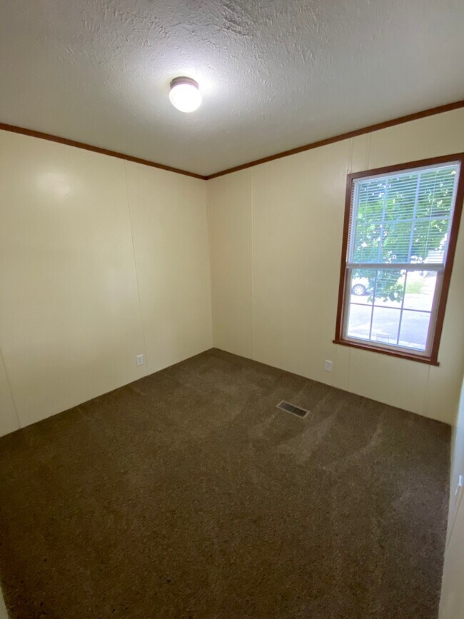 Building Photo - 1435 N Milford Rd