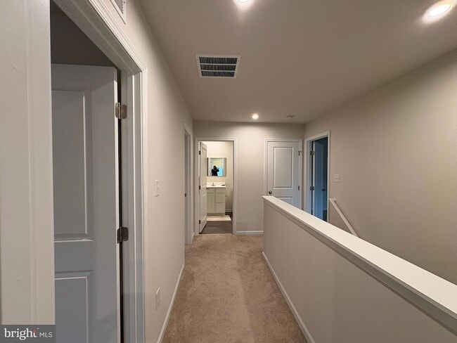 Building Photo - 27003 Greenleaf Dr