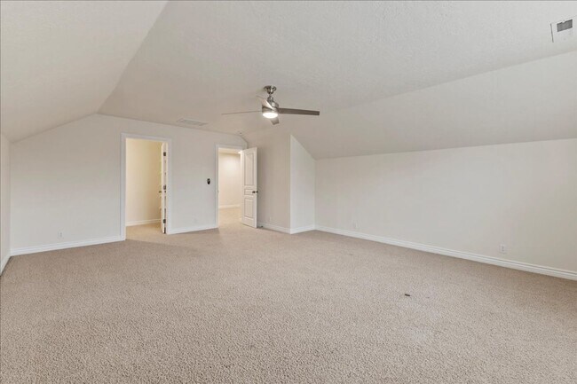 Building Photo - Quiet, Convenient, and Spacious 5 Bedroom 4 Bathroom Home