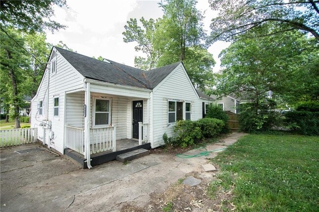 Building Photo - 537 Trabert Ave NW