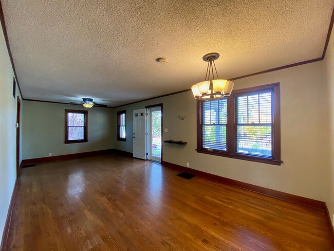 Building Photo - Cute One Bedroom House in Roeland Park!