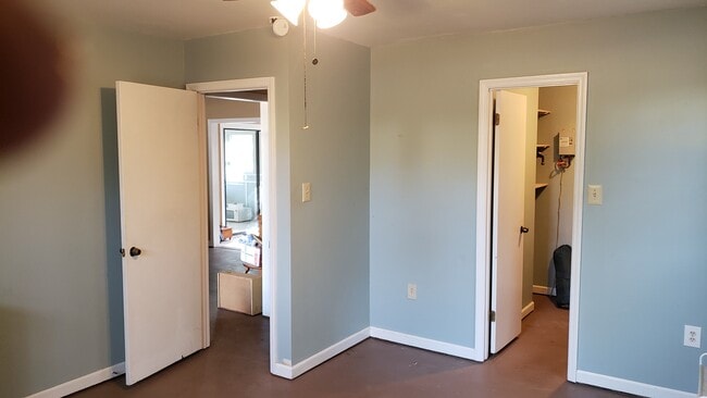 Building Photo - 1222 N Independence Dr