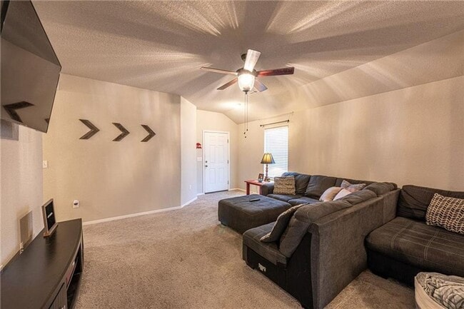 Building Photo - Fantastic 3 Bedroom Home