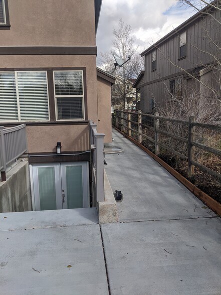 Building Photo - 956 Mountain Willow Ln