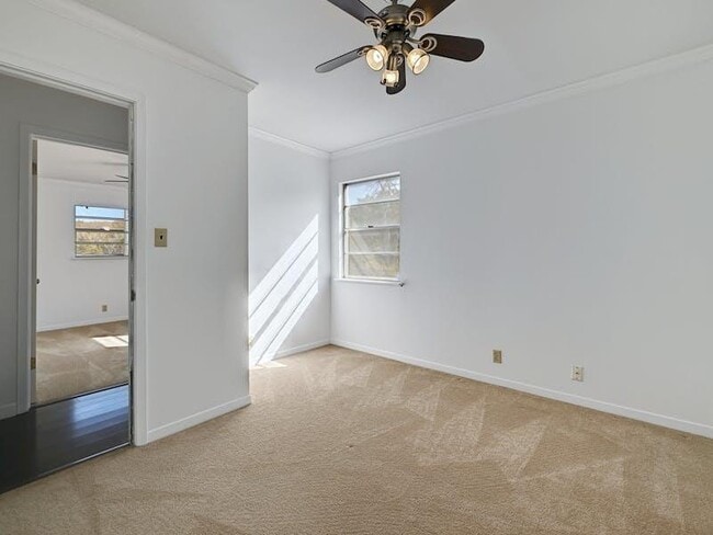 Building Photo - 1802 Temple Dr