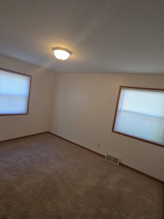 Building Photo - 448 N Grandview Blvd