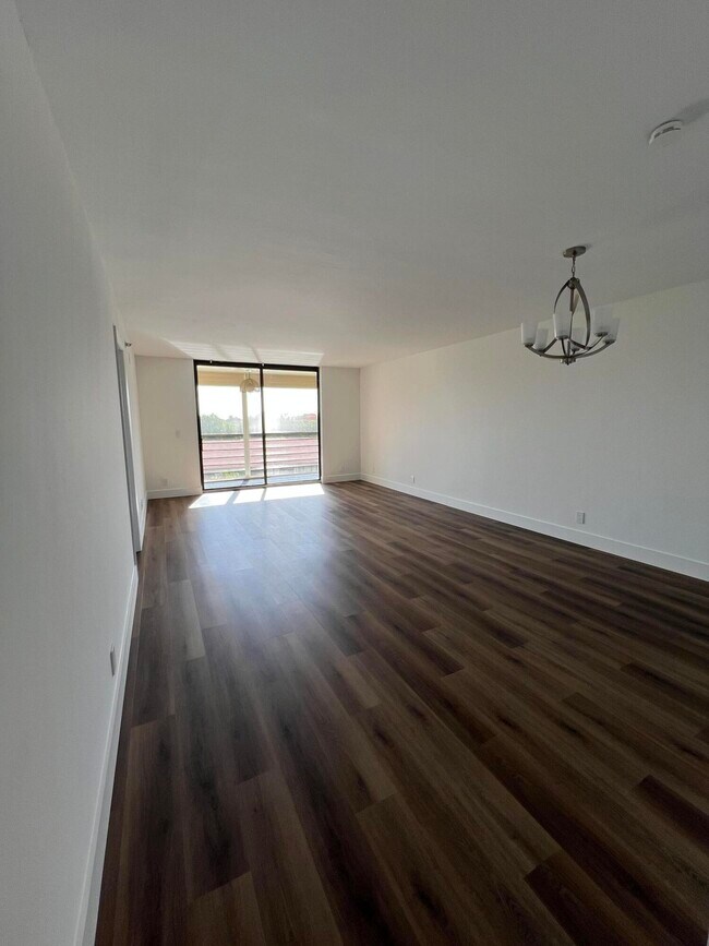 Building Photo - 7770 Tahiti Ln