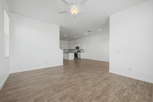Building Photo - 6232 E University Dr