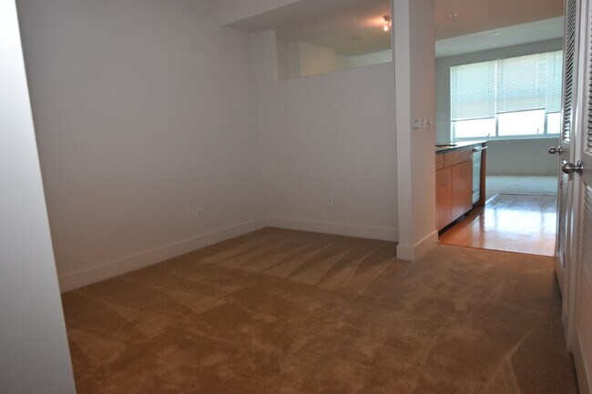 Building Photo - 1208 E Kennedy Blvd