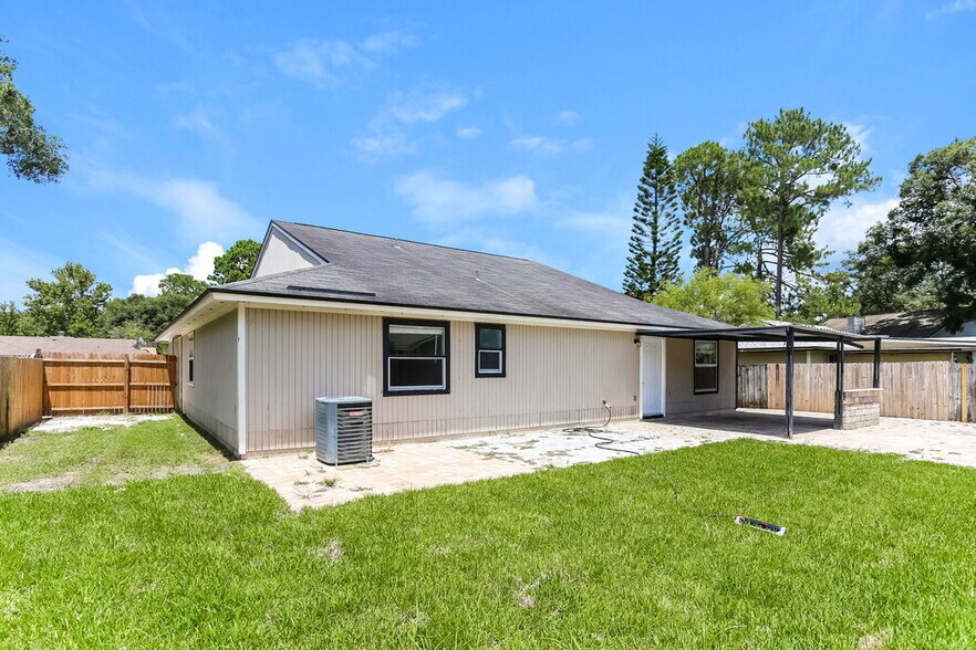 Building Photo - 3738 Indian Princess Rd N