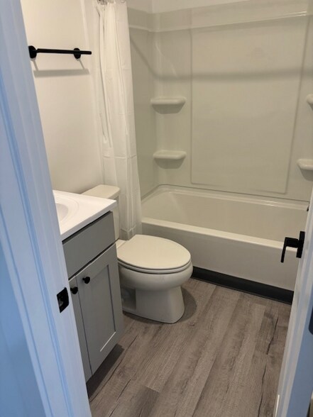 Building Photo - 595 Wagner Dr