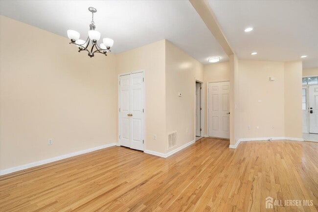 Building Photo - 80 Tennyson Rd