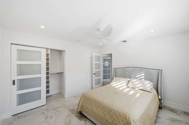 Building Photo - 1706 NE 28th Dr