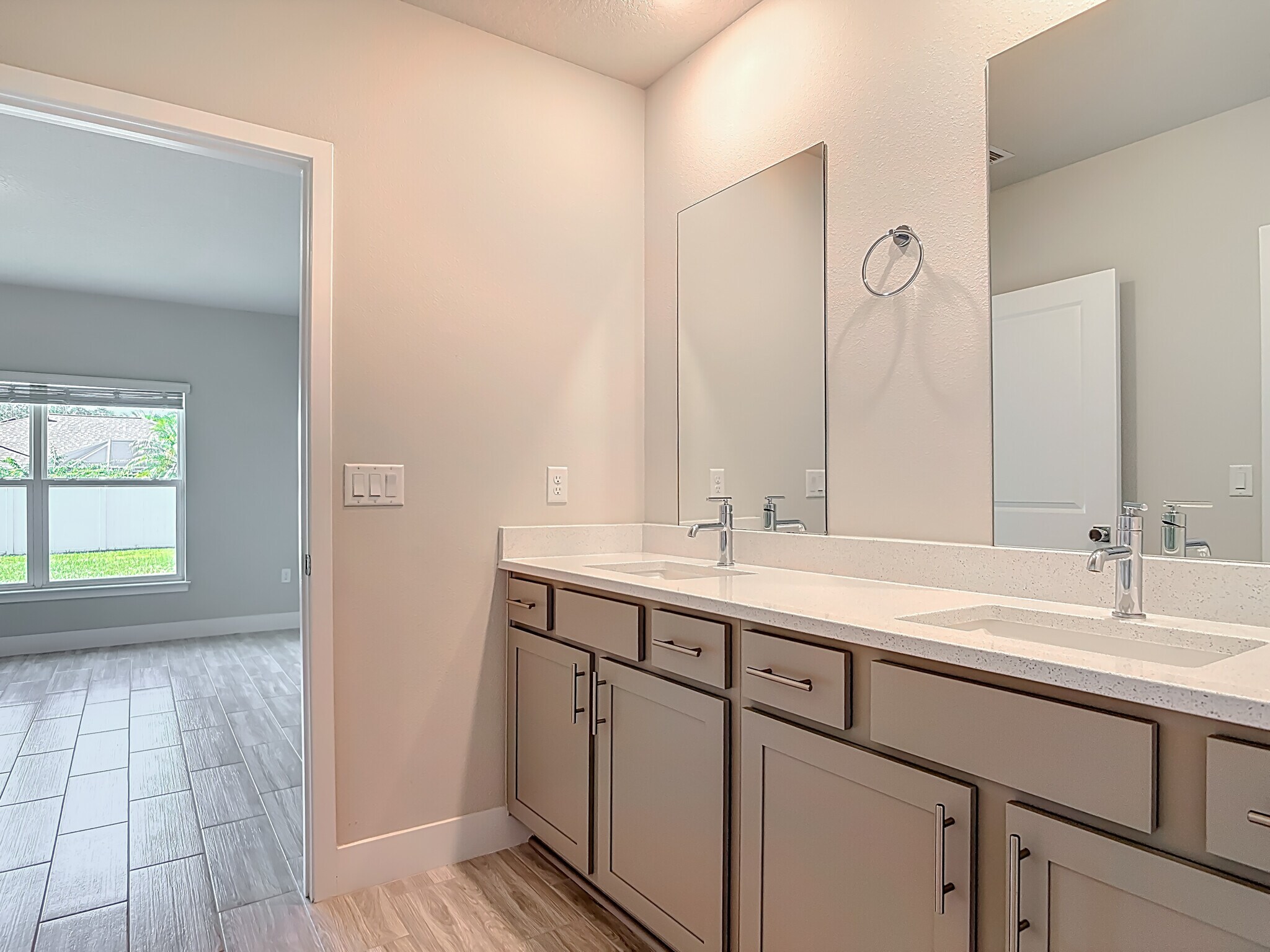 Building Photo - 60 Ballenger Ln