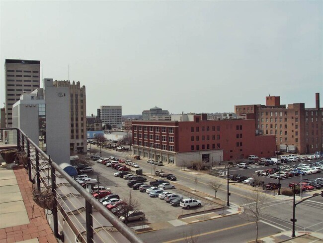Building Photo - 508 Main St