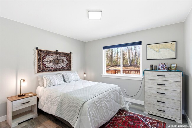 Building Photo - Aurora Heights Ranch