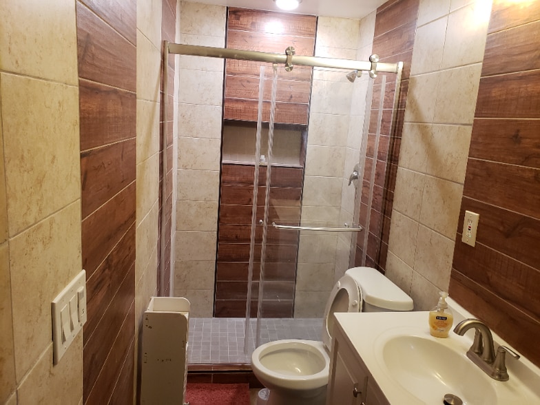 Primary Photo - 825 Tilden Ave