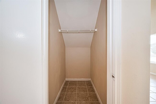 Building Photo - 7203 River Pines Dr