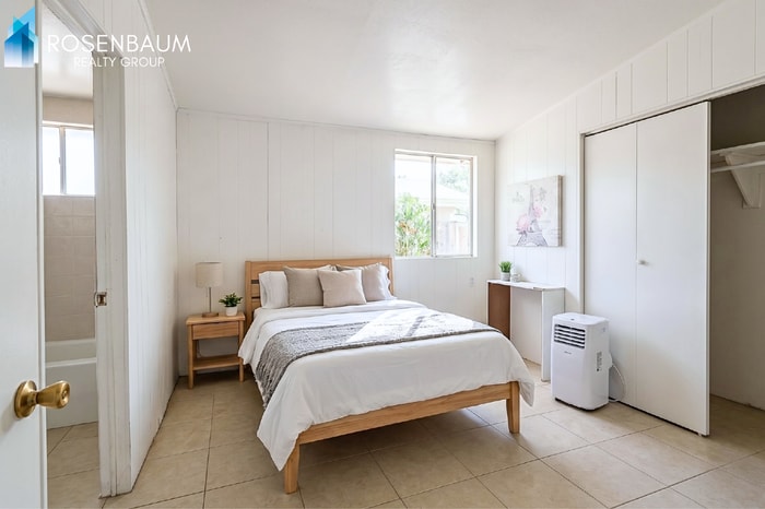 Building Photo - 2460 N Treat Ave