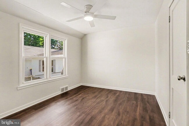 Building Photo - 105 Oak Hill Dr