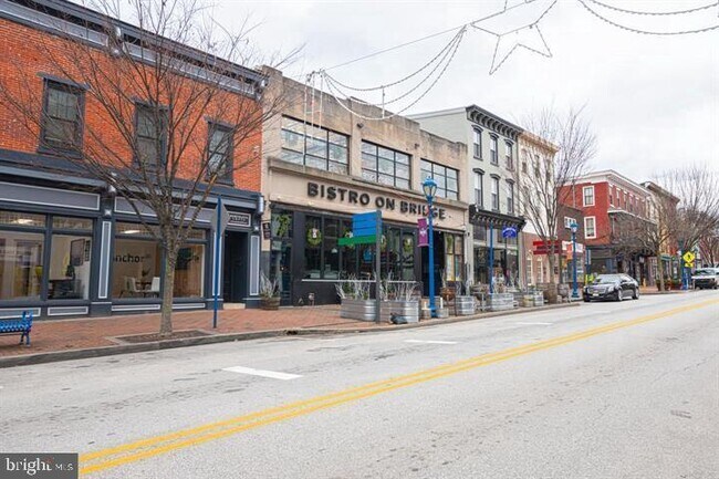 Building Photo - 215 Bridge St