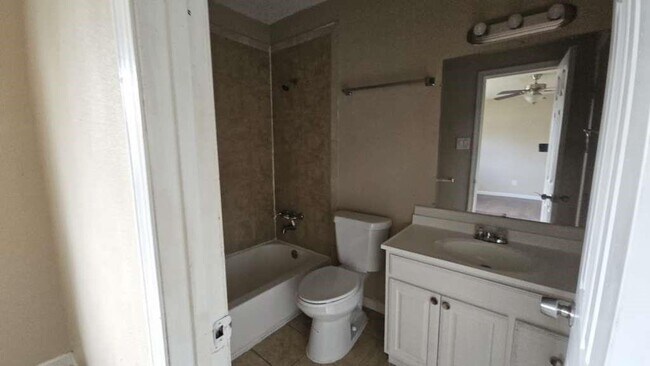 Building Photo - 8715 Valley Ledge Dr