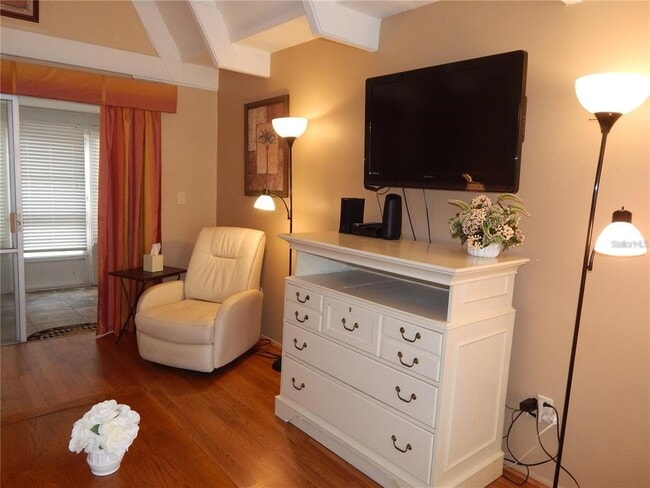Building Photo - 3821 Club Cir