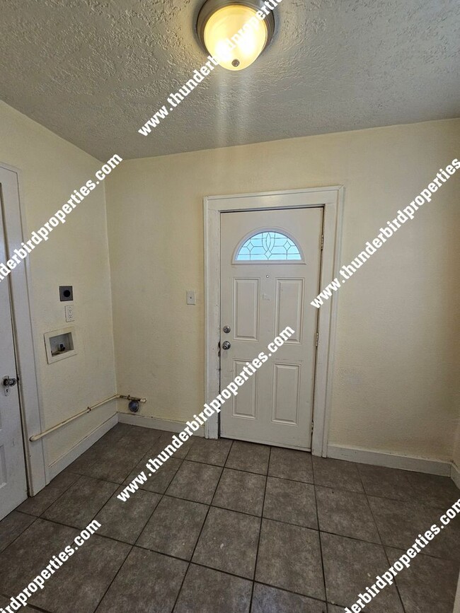 Building Photo - 1618 Coal Ave SE
