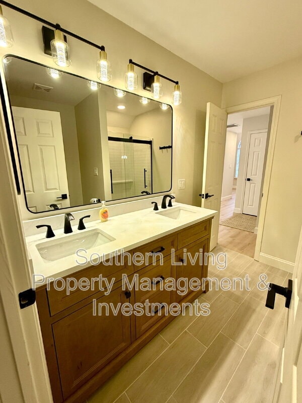 Building Photo - 8811 Roseton Ln