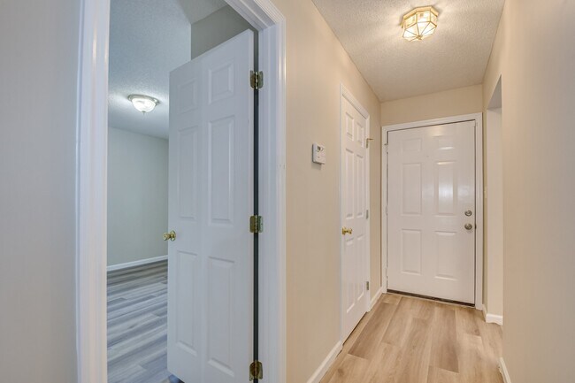 Building Photo - 2014 Emerald Bay Dr