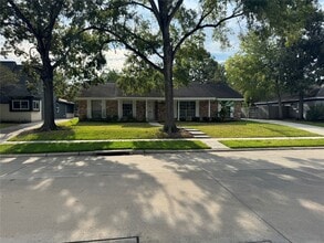 Building Photo - 618 Cedar Ln