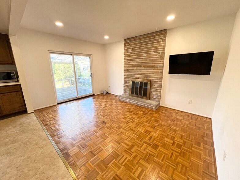 Building Photo - 30541 McGrath Dr