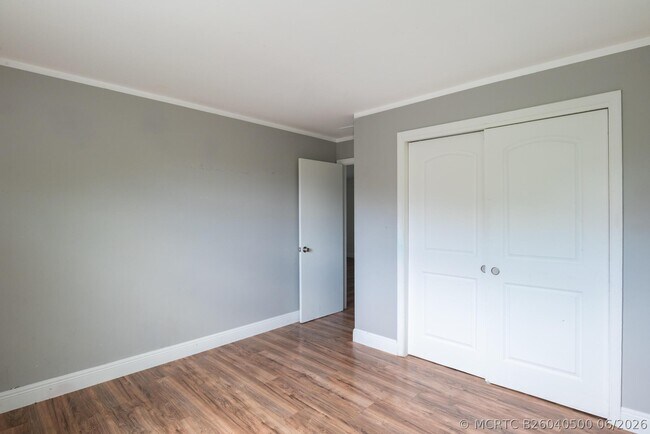 Building Photo - 715 S Swinton Ave