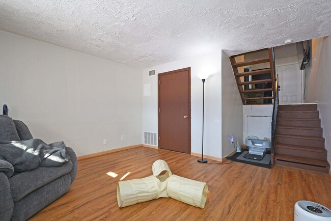 Building Photo - Beautiful 3-Bed 2-Bath Townhouse in Brooklyn Park!