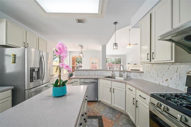 Building Photo - 2111 Scenic Hollow Ct