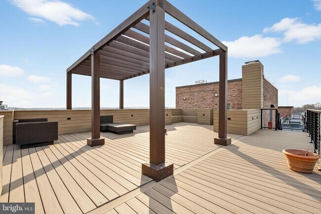 Building Photo - 1900 Lyttonsville Rd