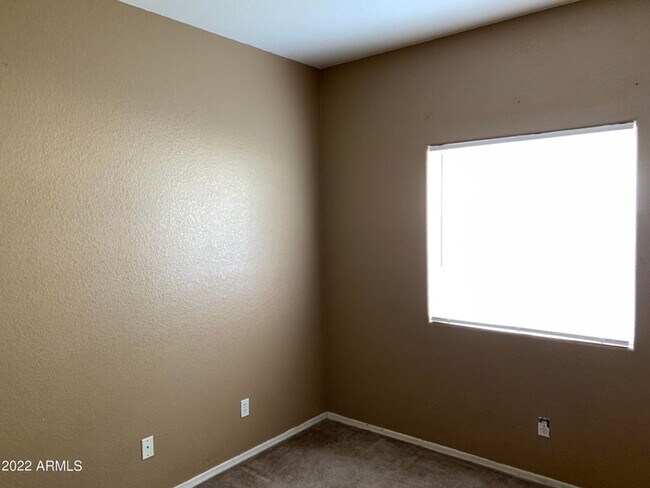 Building Photo - Charming 4 bed, 2 bath home on the golf co...